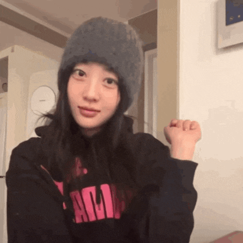 Yves of LOONA rating something 5 out of 5 stars
